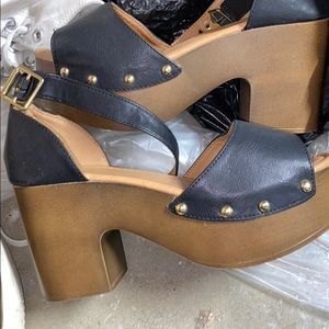 Chunky platform heals